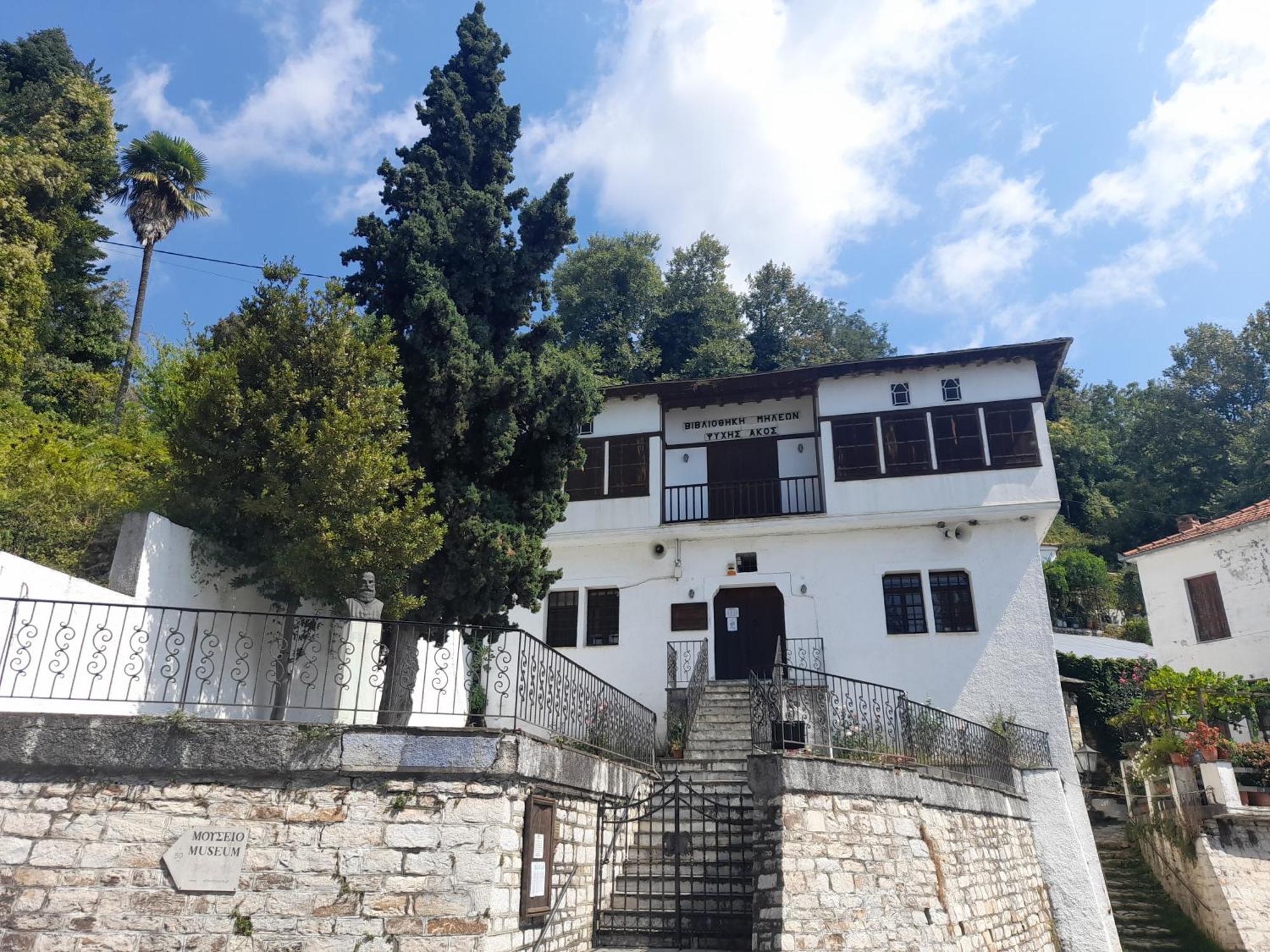 Вилла Mountain And Sea View Милея Экстерьер фото