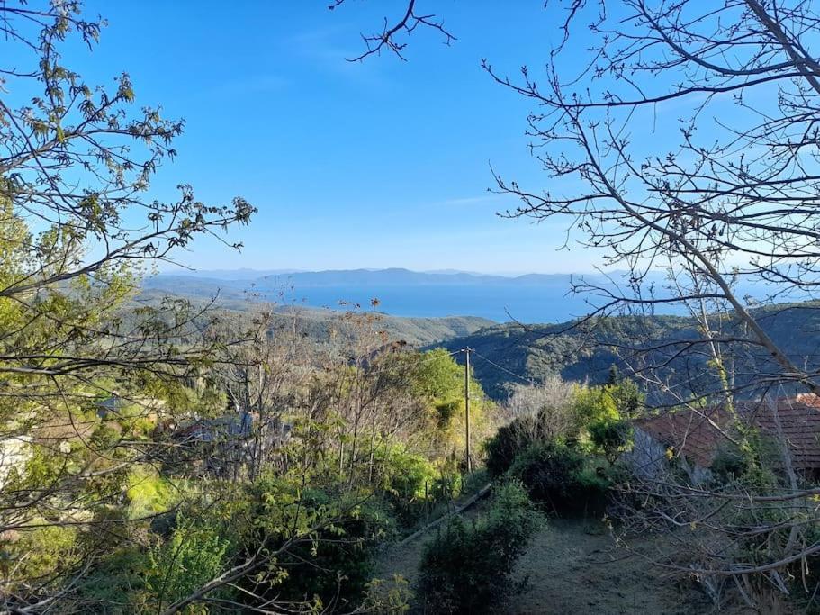 Вилла Mountain And Sea View Милея Экстерьер фото